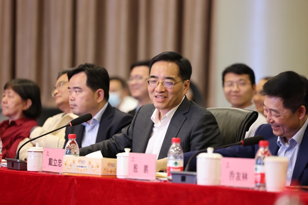 伟德体育 - 综合体育赛事平台|奥体中心相助同伴